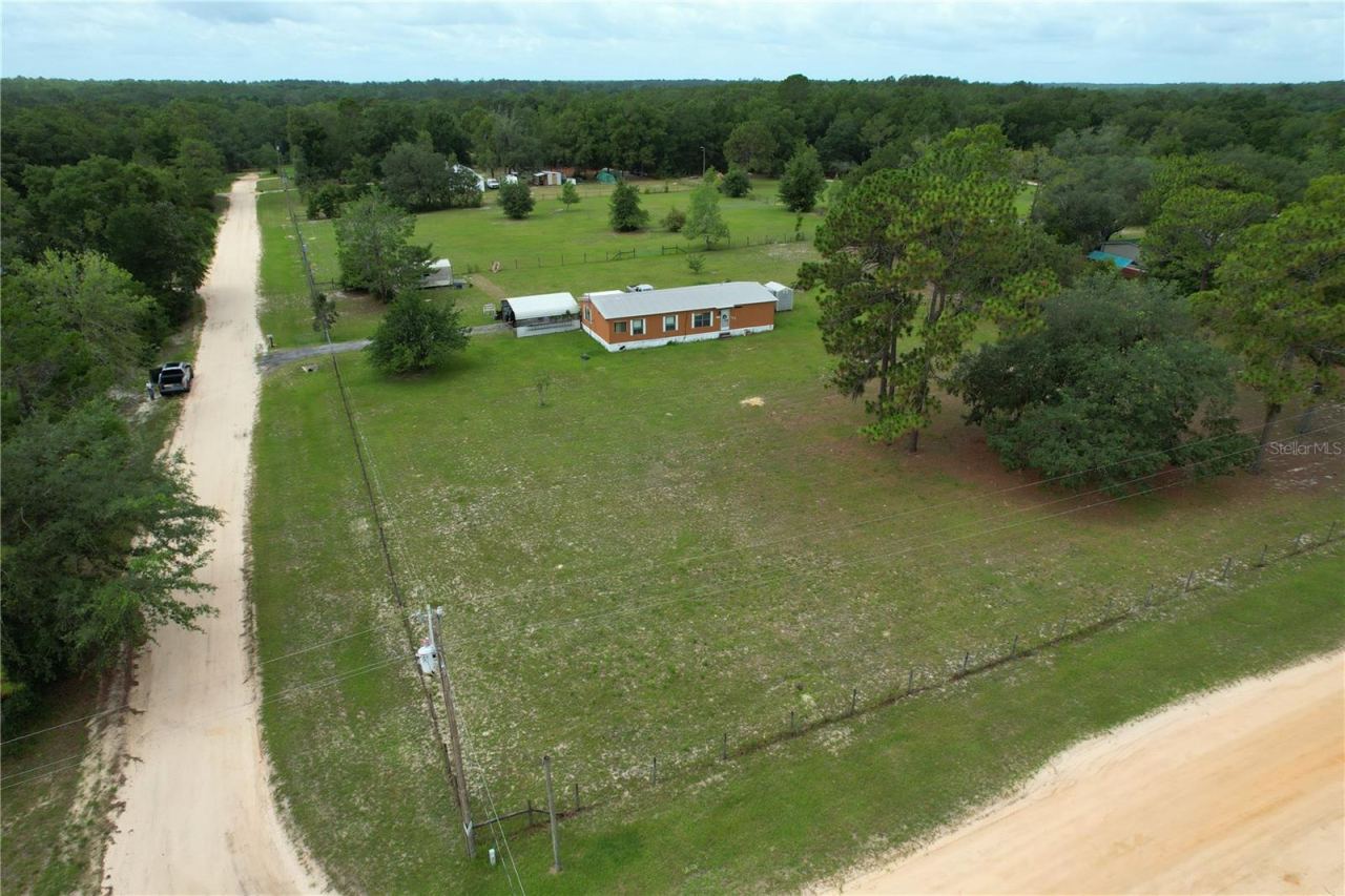 Photo 3 of 107 Green Oak Dr, Melrose, FL 32666
