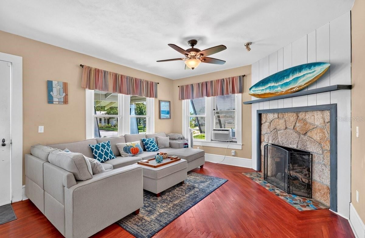 Photo 3 of 330 Hartford Ave, Daytona Beach, FL 32118