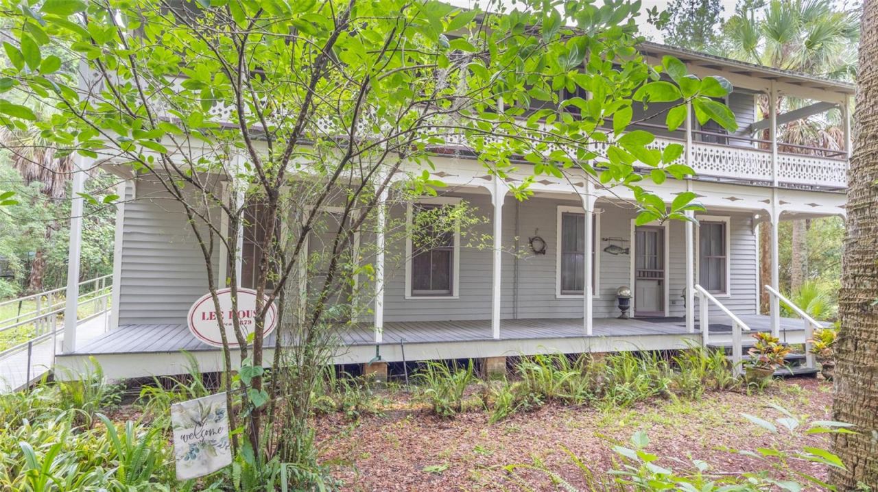 Photo 3 of 200 Park St, Melrose, FL 32666