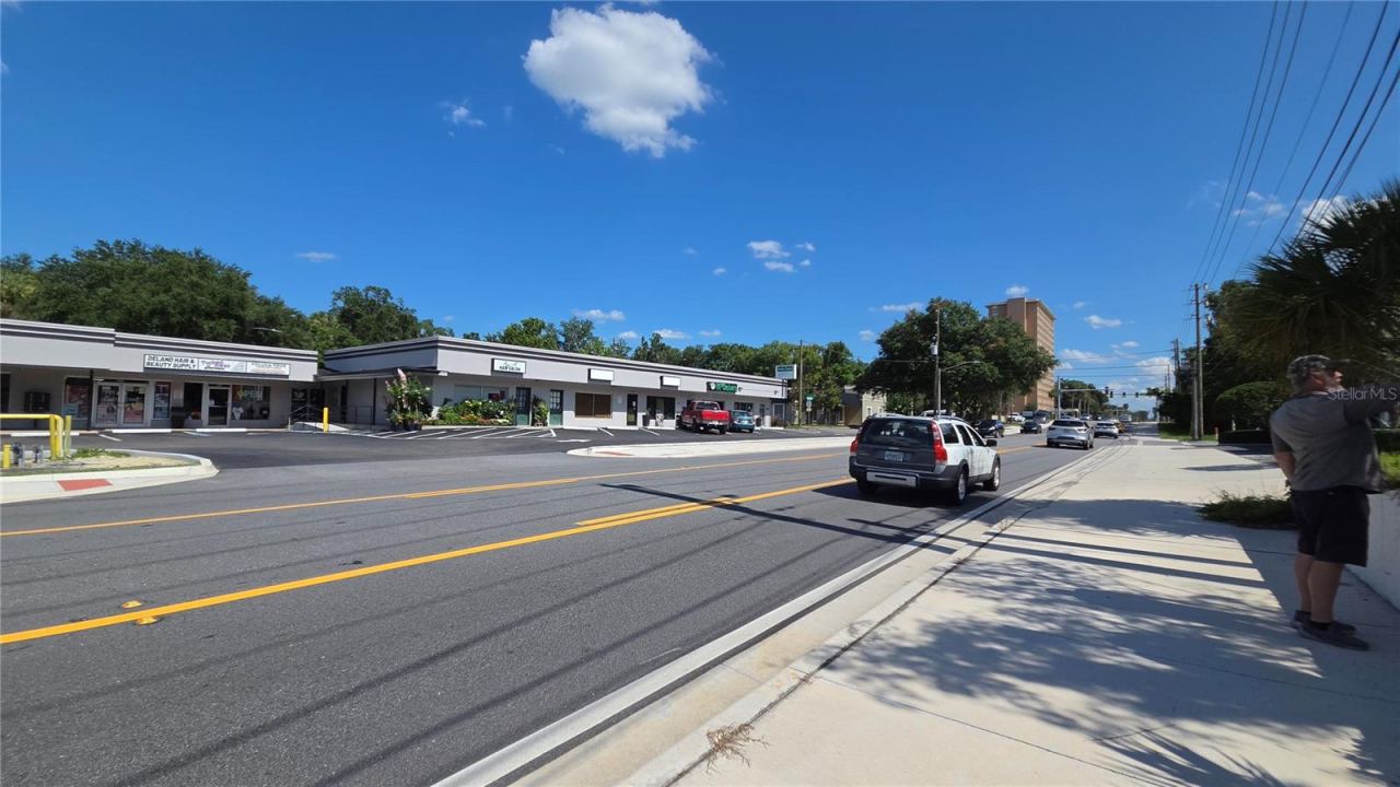Photo 3 of 236 N Amelia Ave, Deland, FL 32724