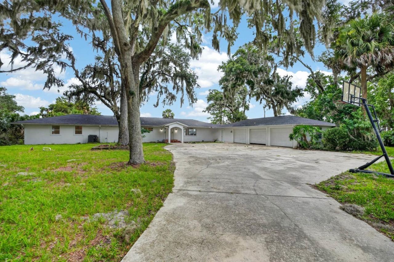 Photo 3 of 157 W Grandview Dr, East Palatka, FL 32131