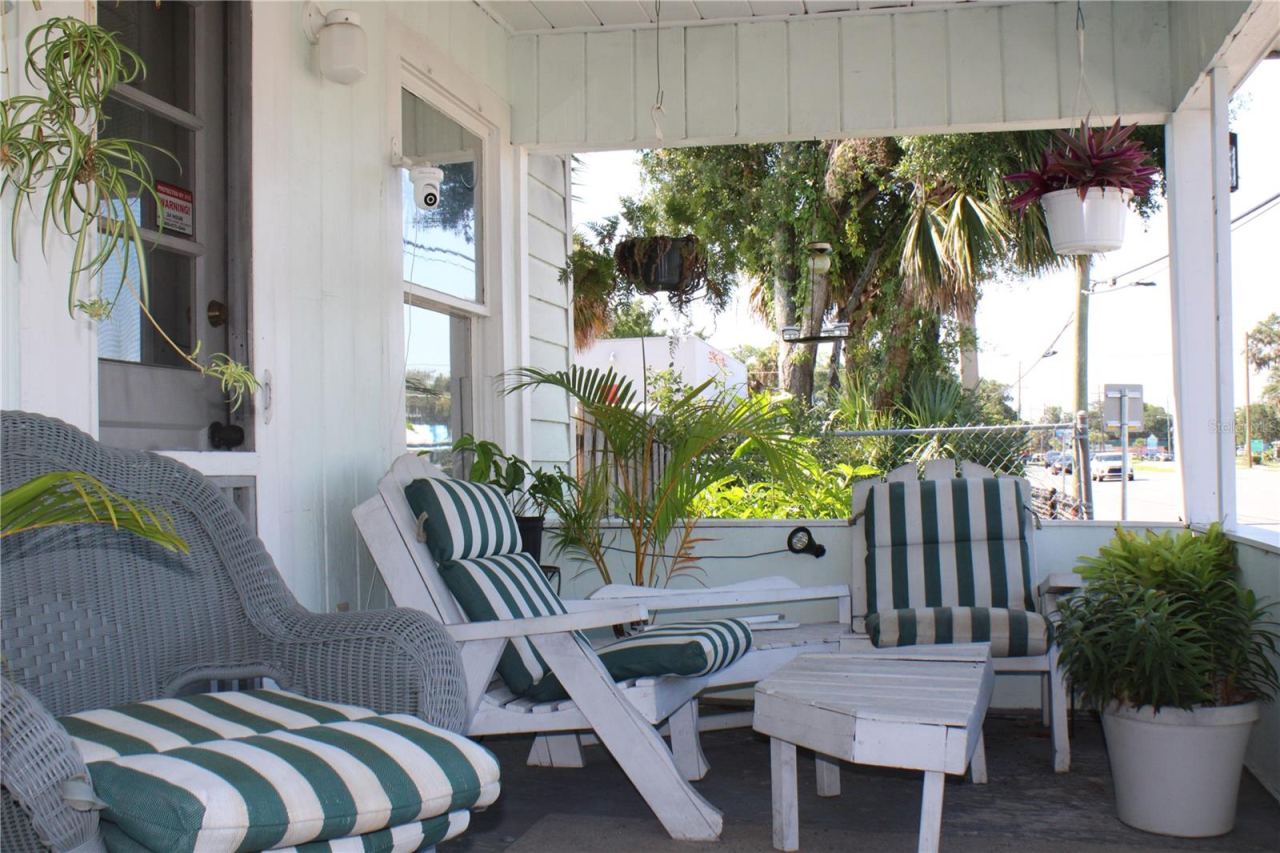 Photo 2 of 607 N Dixie Fwy, New Smyrna Beach, FL 32168