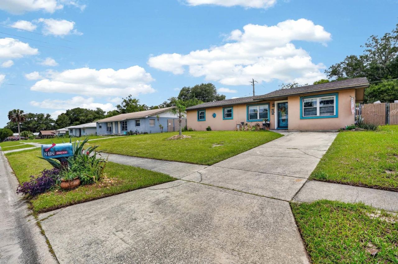 Photo 2 of 212 Mimosa Dr, Palatka, FL 32177