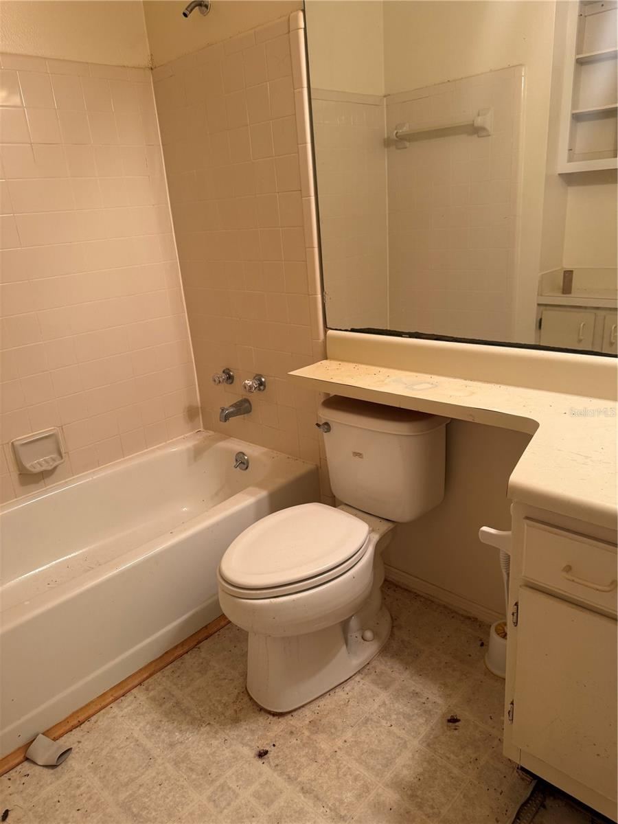Photo 2 of 1401 S Palmetto Ave #201, Daytona Beach, FL 32114