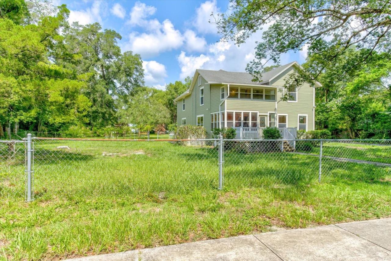 Photo 3 of 543 N Thorpe Ave, Orange City, FL 32763