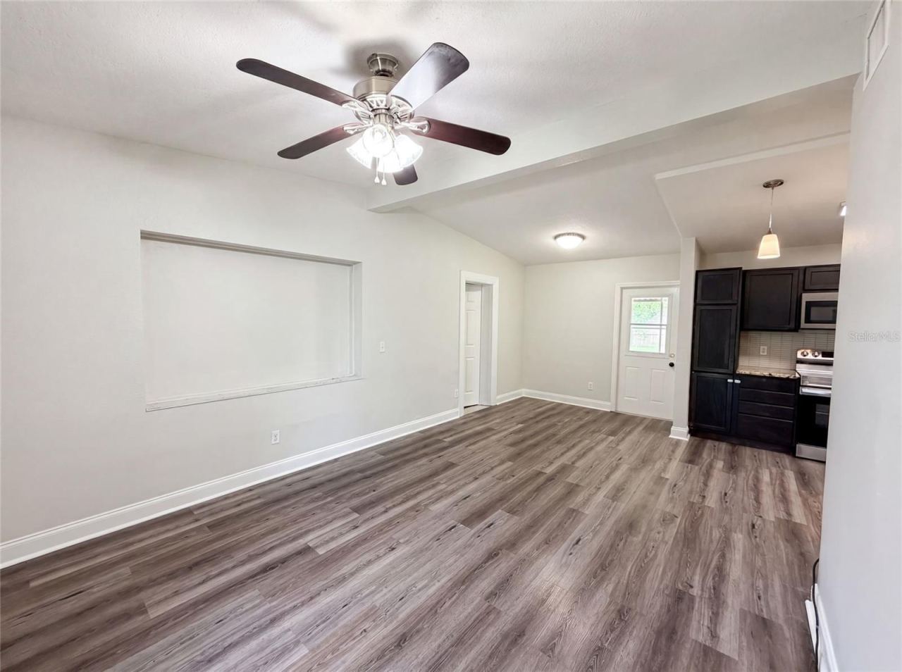 Photo 3 of 1502 Daroca Dr, Deltona, FL 32725