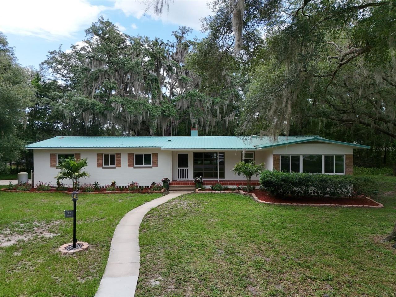 Photo 2 of 22 Poinsettia Dr, Deland, FL 32724