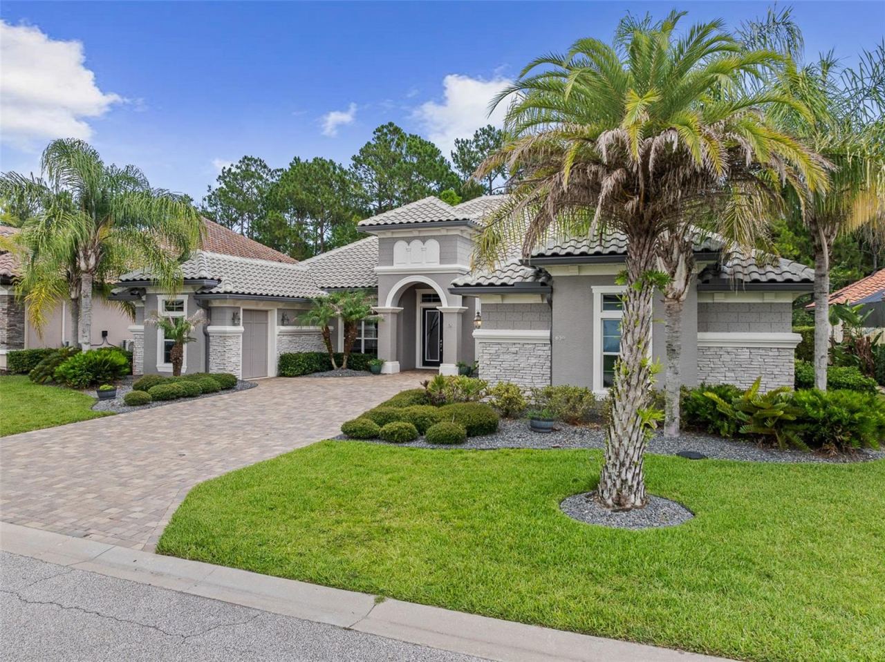 Photo 2 of 630 Woodbridge Dr, Ormond Beach, FL 32174