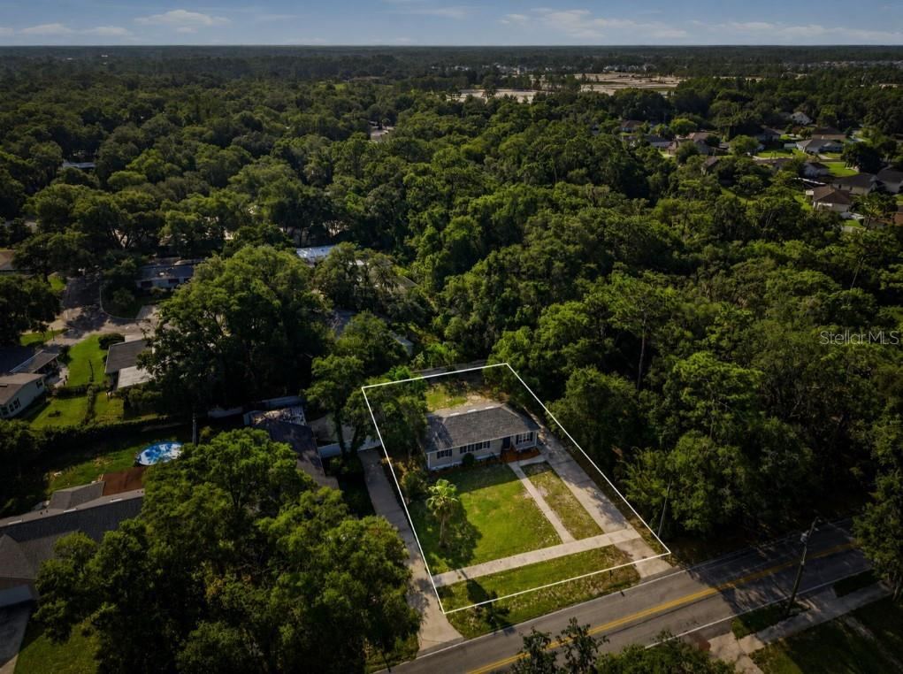 Photo 3 of 451 S Blue Lake Ave, Deland, FL 32724