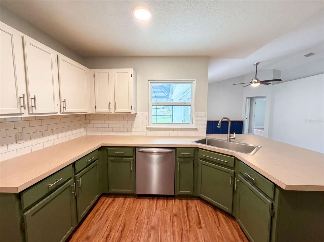 Photo 2 of 546 Penns Neck Dr, Deland, FL 32724
