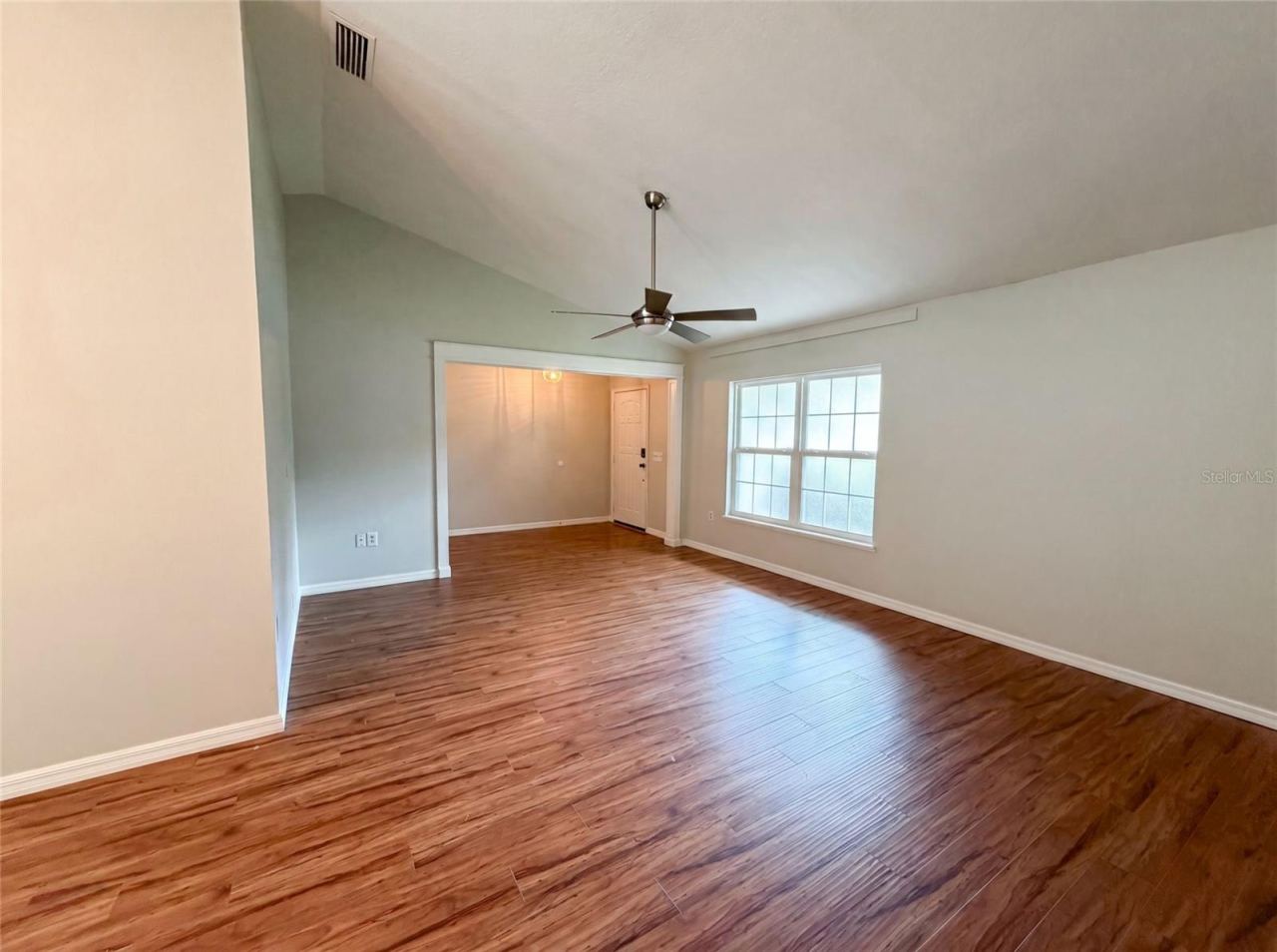Photo 3 of 546 Penns Neck Dr, Deland, FL 32724