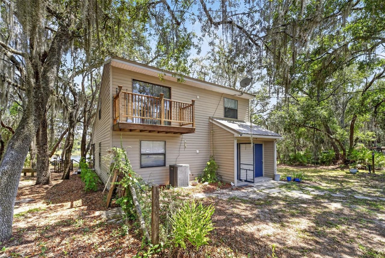 Photo 2 of 273 Neal Rd, Hawthorne, FL 32640