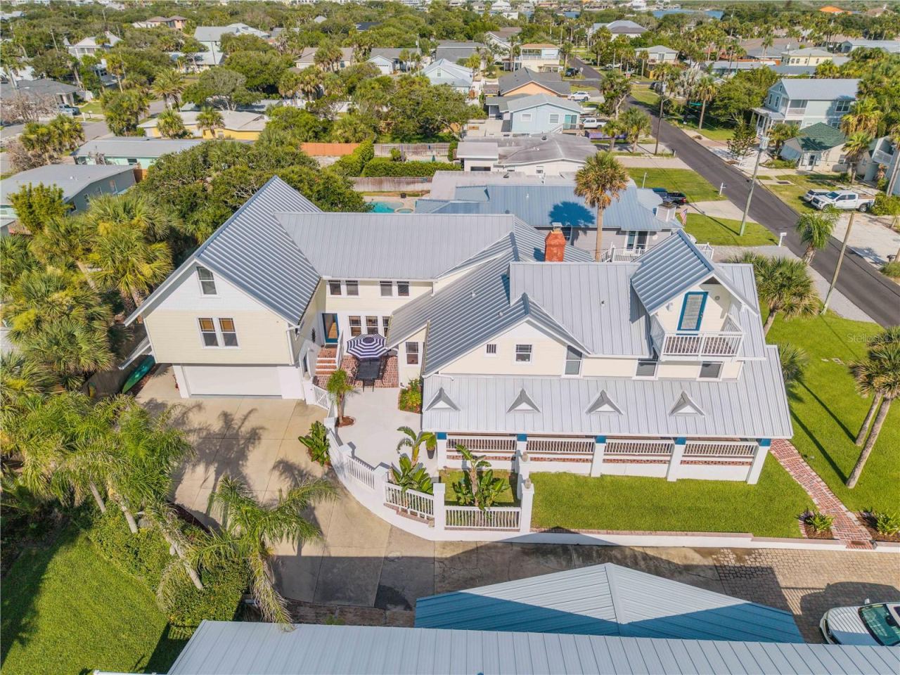 315 Due East St, New Smyrna Beach, FL 32169