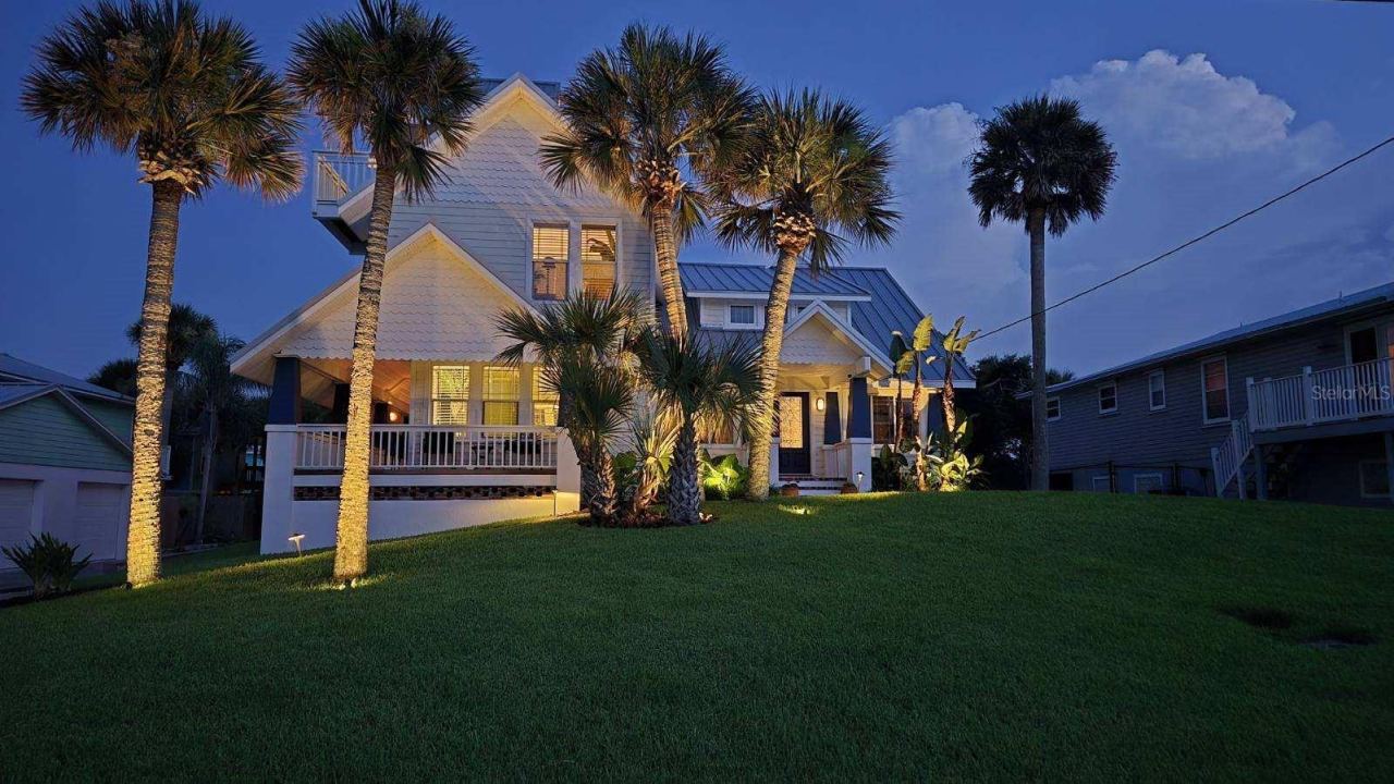 Photo 2 of 315 Due East St, New Smyrna Beach, FL 32169