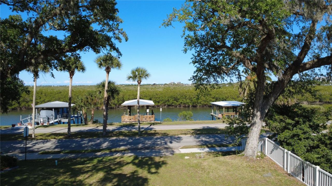 Photo 2 of 622 N Riverside Dr, New Smyrna Beach, FL 32168