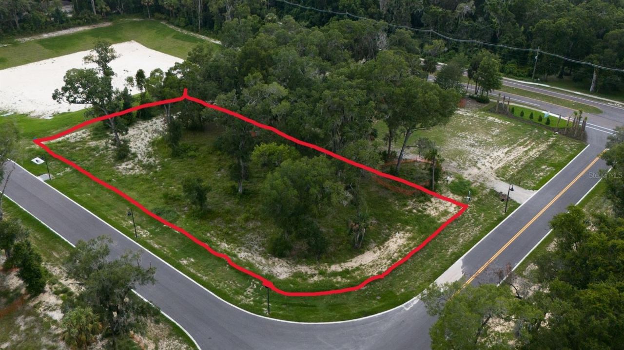 Photo 2 of 1704 Magnolia Bluff Cir, Deland, FL 32720