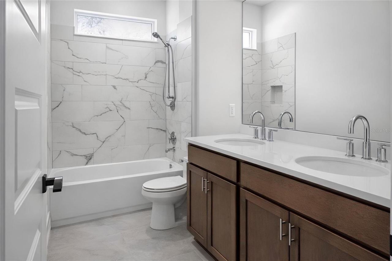 Photo 5 of 1704 Magnolia Bluff Cir, Deland, FL 32720