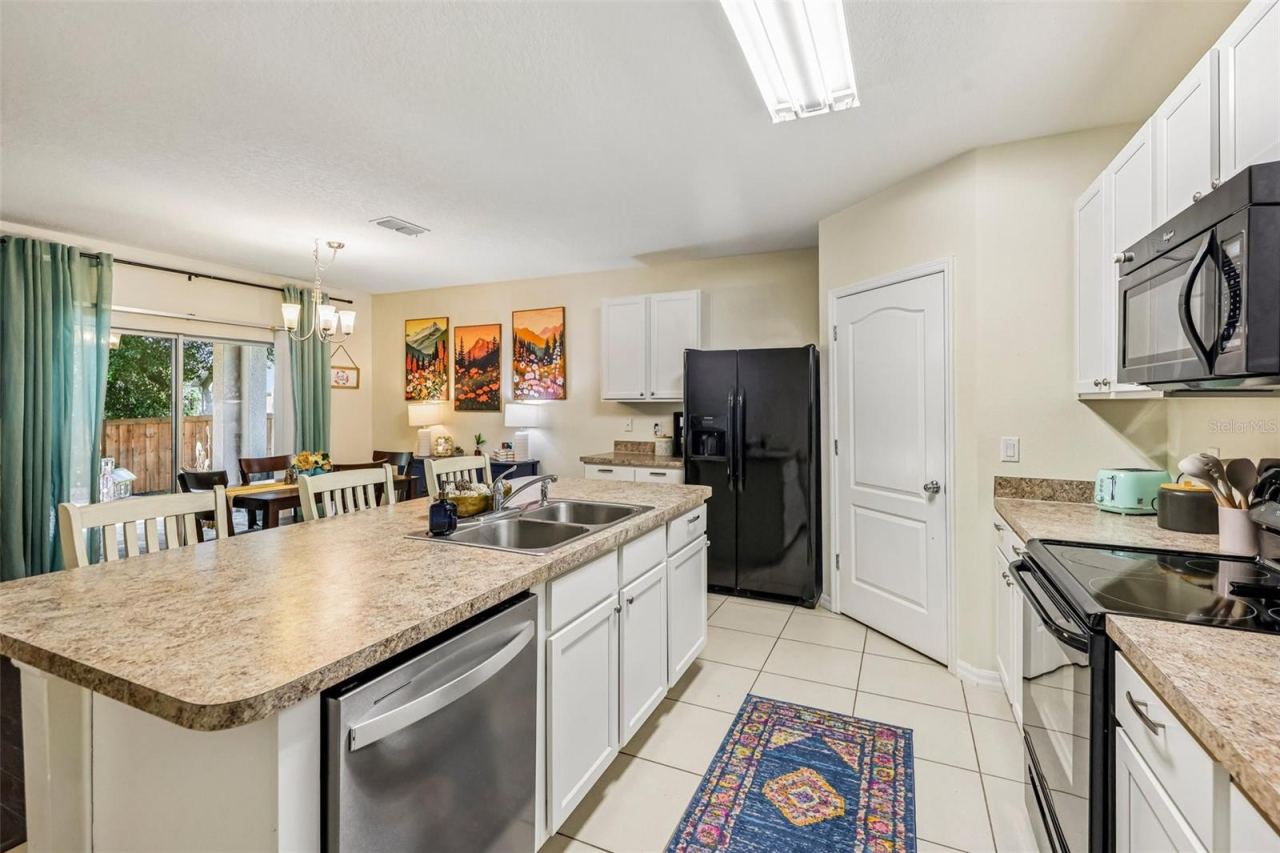 Photo 3 of 806 Grand Park Ct, Deland, FL 32724