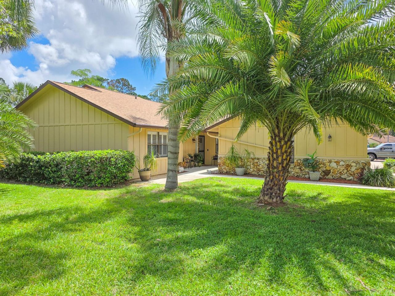 100 Sea Pines Cir, Daytona Beach