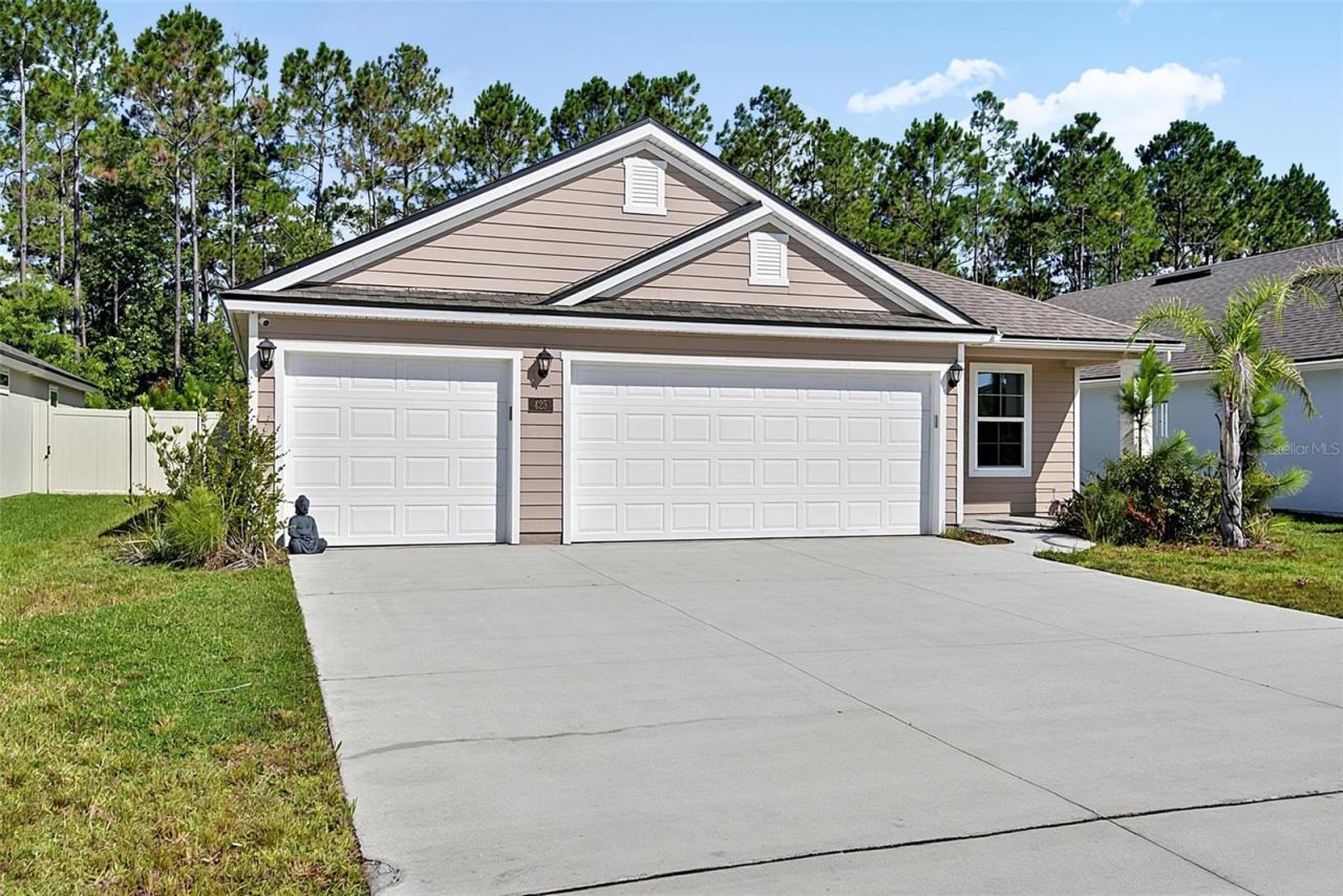 Photo 2 of 425 Narvarez Ave, St Augustine, FL 32084