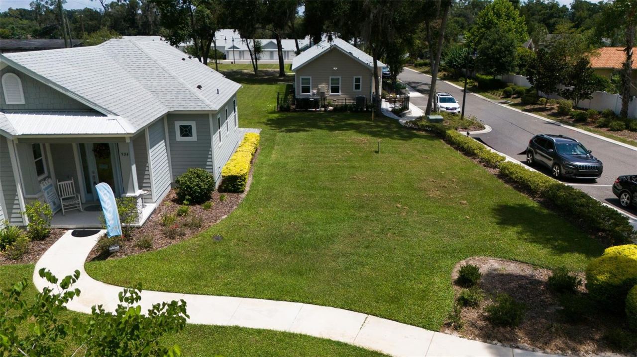 Photo 3 of 900 Azalea Walk Cir, Deland, FL 32724