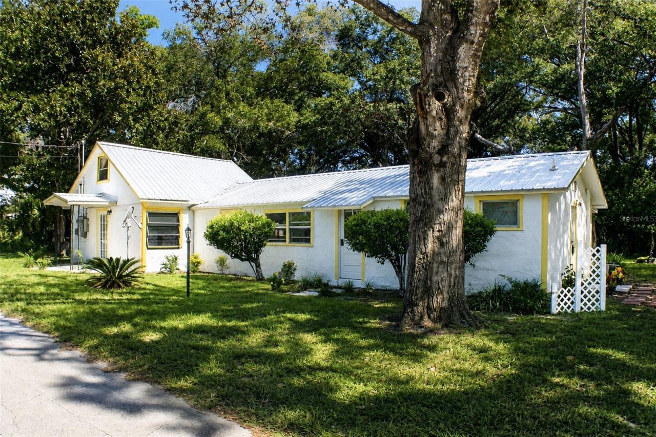 Photo 2 of 490 John St #a & B, Lake Helen, FL 32744