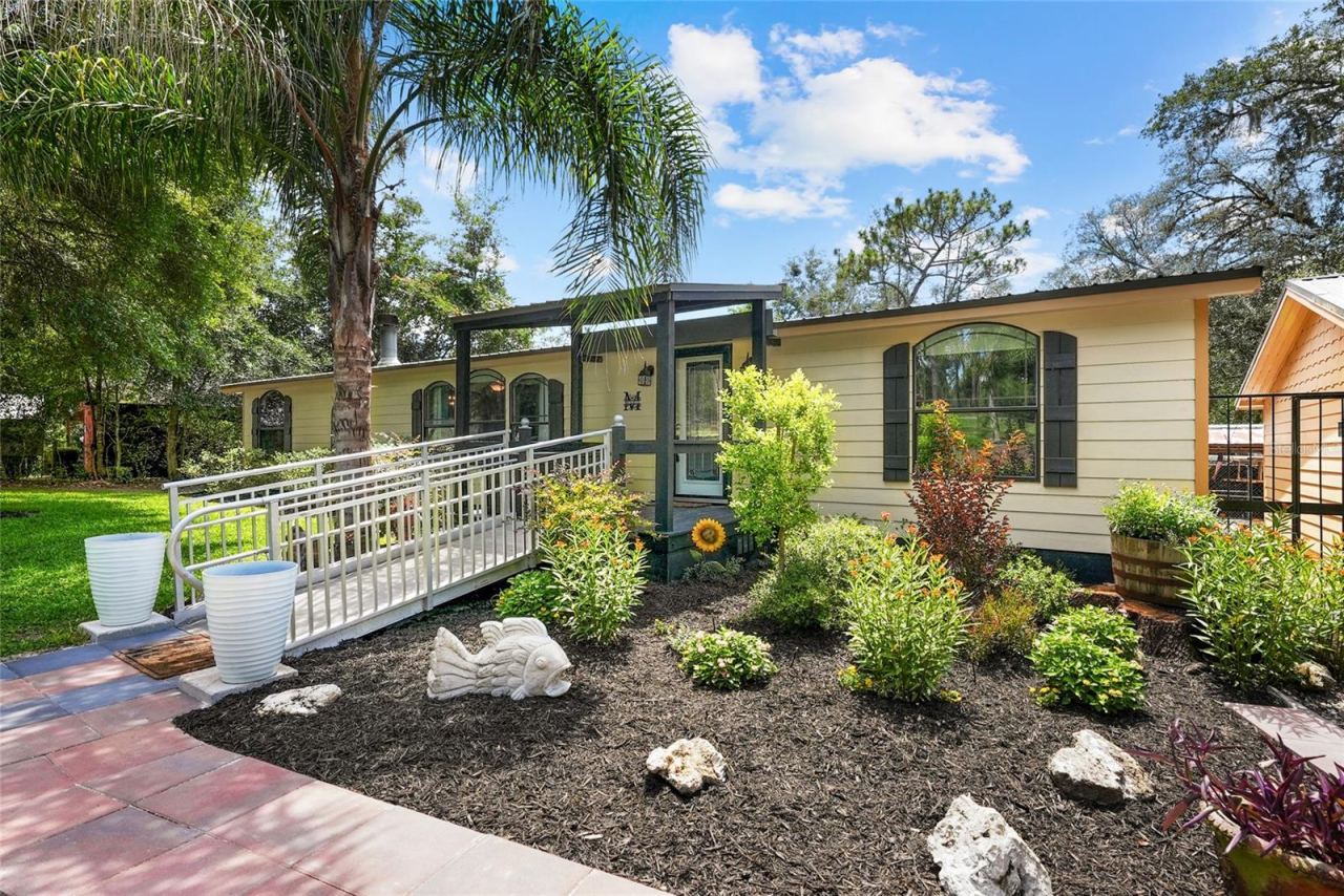 Photo 3 of 145 Crystal Lake Dr, Melrose, FL 32666