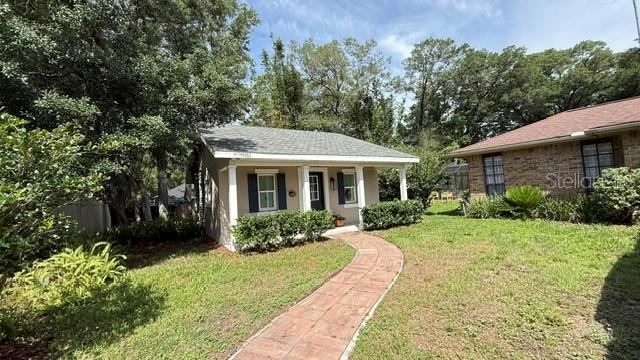 Photo 2 of 1990 Larchmont Dr, Deland, FL 32724