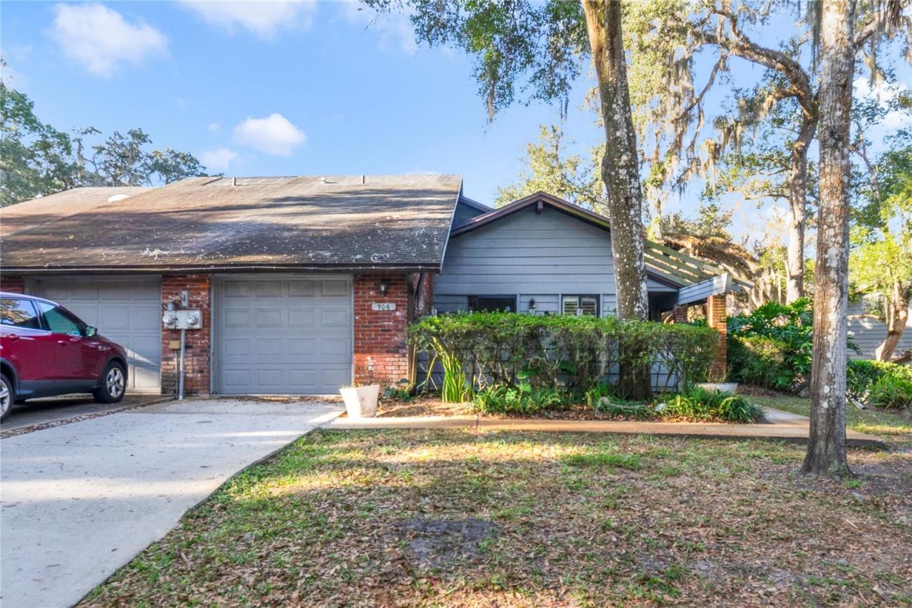 Photo 3 of 906 Village Green Rd, Deland, FL 32720
