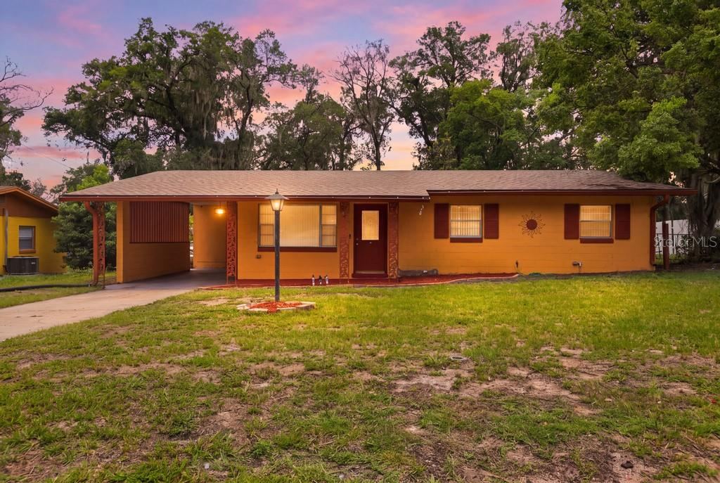 812 W Franklin Ave, Deland, FL 32720