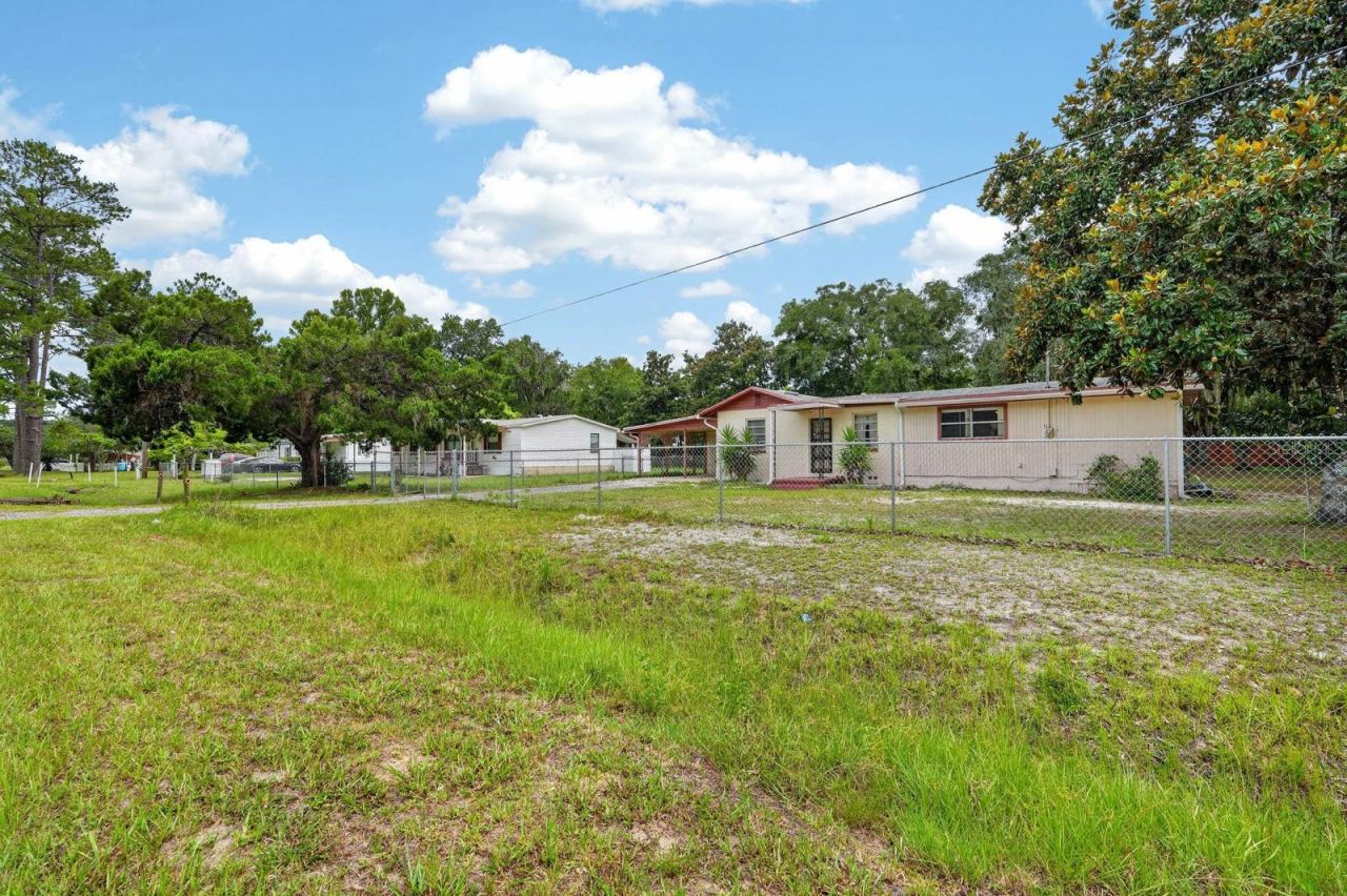 Photo 2 of 131 Dunn Ave, San Mateo, FL 32187