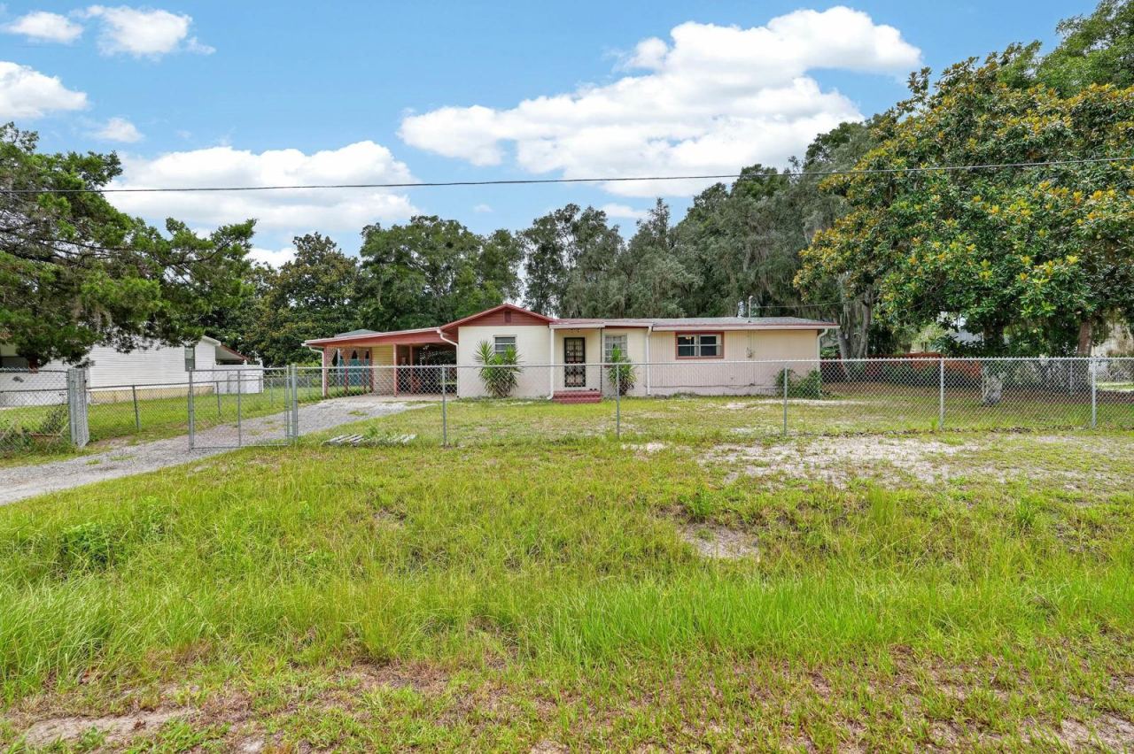 Photo 3 of 131 Dunn Ave, San Mateo, FL 32187