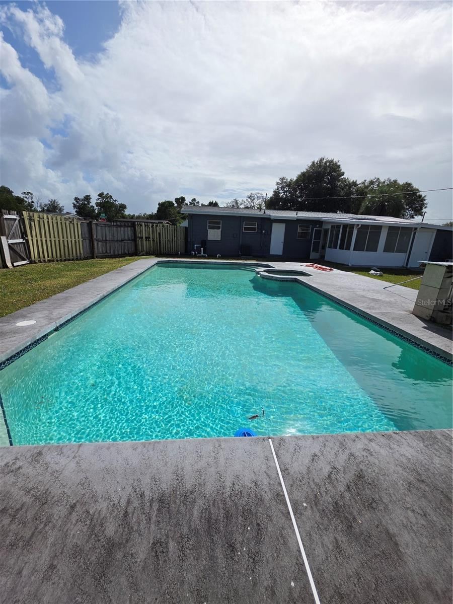 Photo 2 of 802 Crawford St, Deltona, FL 32725