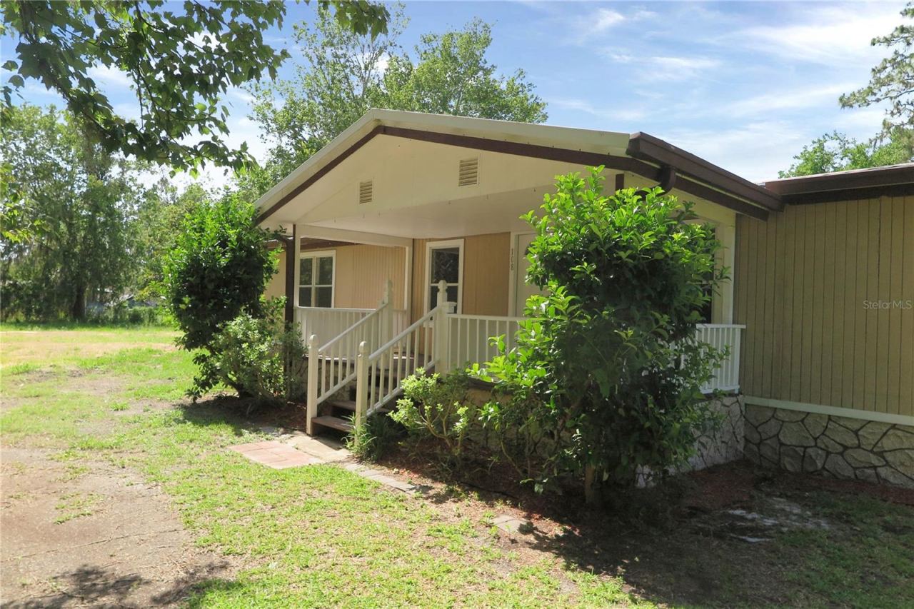 Photo 2 of 108 Pineshore Dr, Satsuma, FL 32189