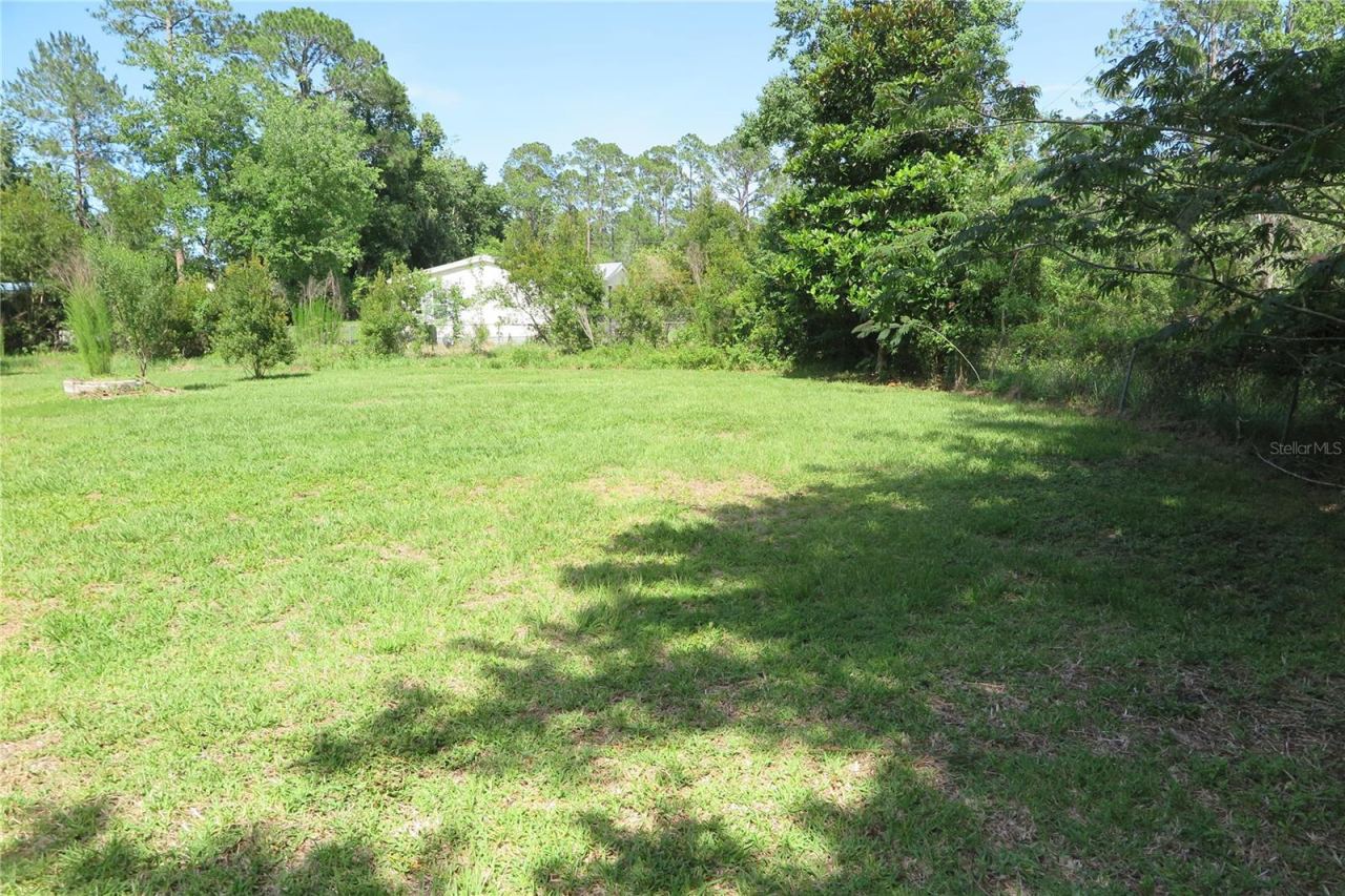 Photo 3 of 108 Pineshore Dr, Satsuma, FL 32189