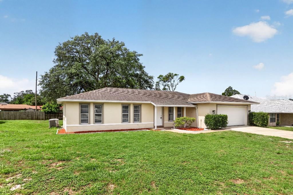 Photo 2 of 1013 Sullivan St, Deltona, FL 32725