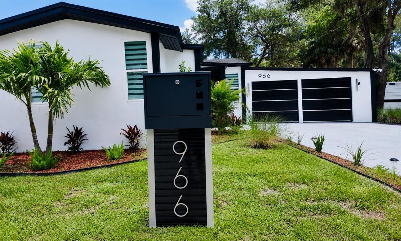 Photo 2 of 966 Clover St, Deland, FL 32720