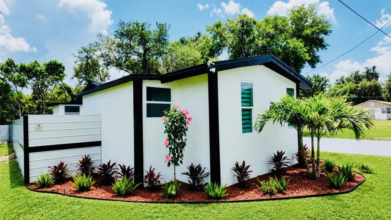 Photo 3 of 966 Clover St, Deland, FL 32720