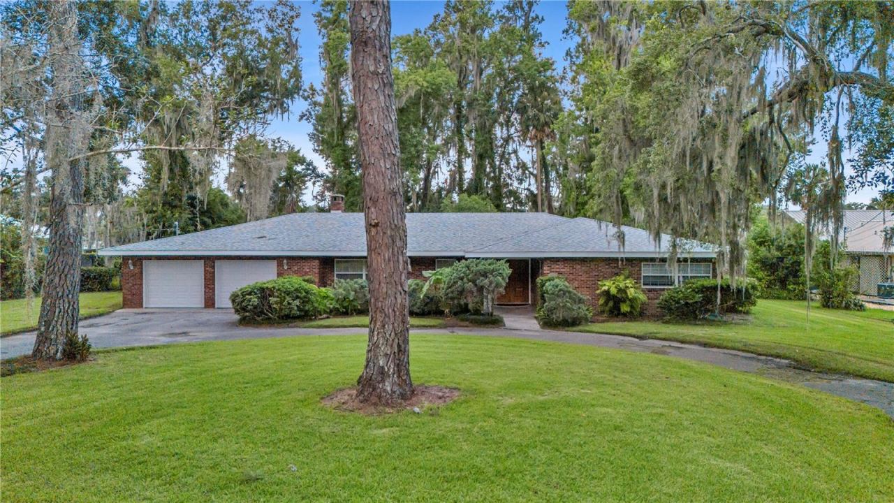 1940 Alice Dr, Astor, FL 32102