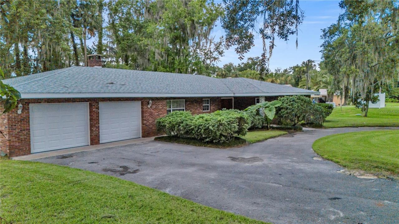 Photo 3 of 1940 Alice Dr, Astor, FL 32102