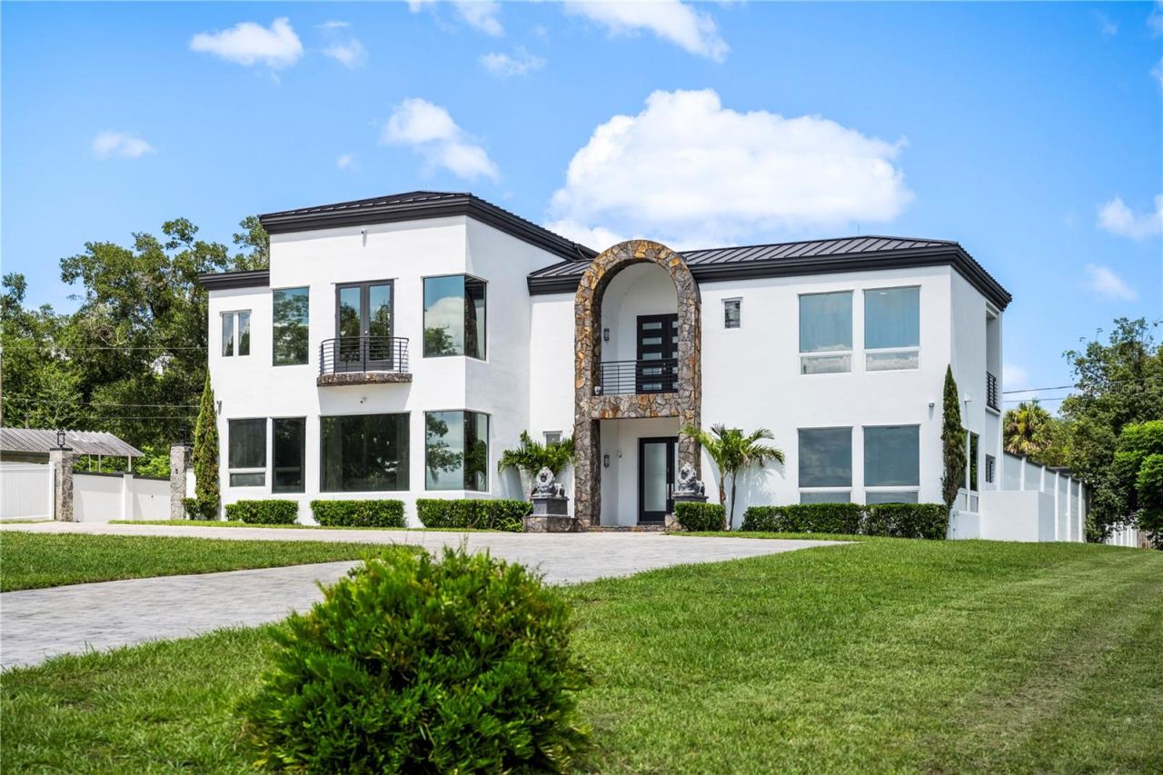 736 Lake Winnemissett Dr, Deland, FL 32724
