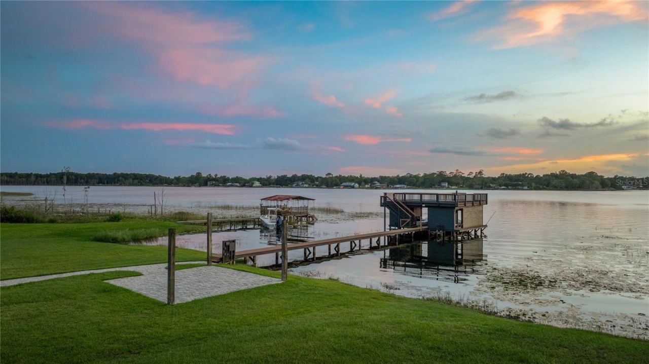 Photo 3 of 736 Lake Winnemissett Dr, Deland, FL 32724