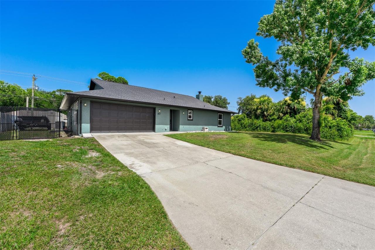 Photo 2 of 2817 Yule Tree Dr, Edgewater, FL 32141