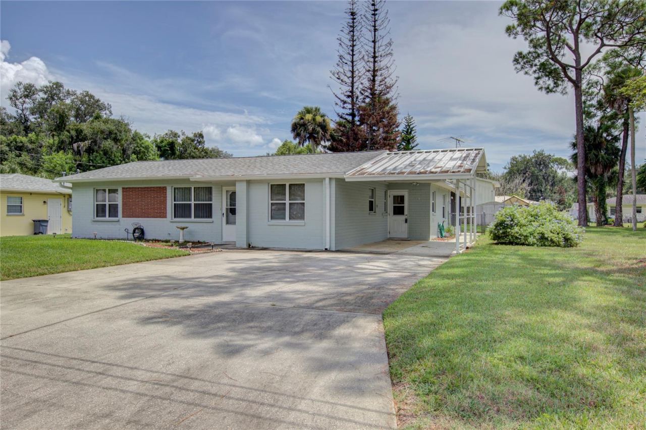 Photo 2 of 314 Roslyn Ave, New Smyrna Beach, FL 32168