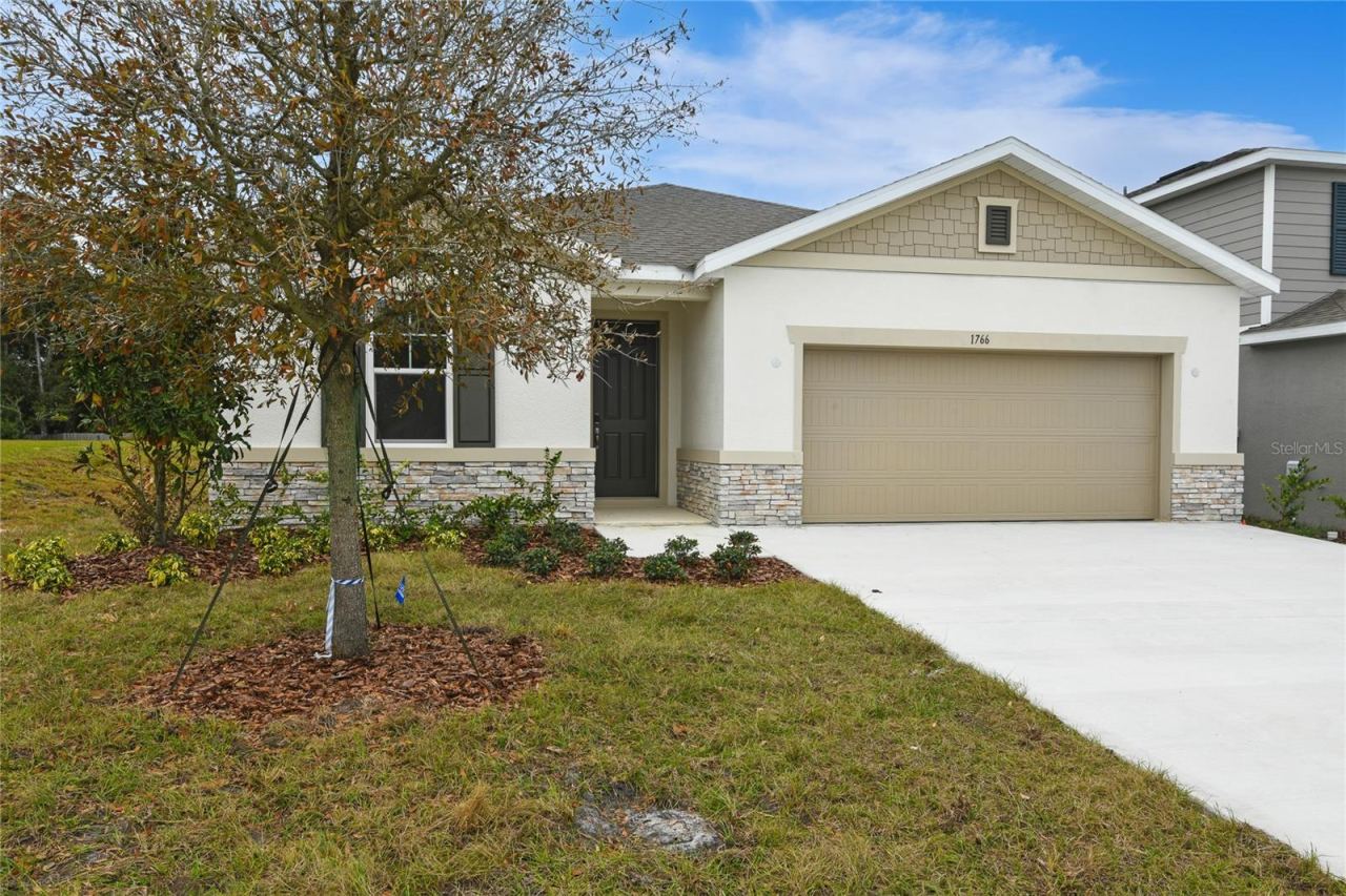 Photo 2 of 1766 Carnelian St, Deland, FL 32720