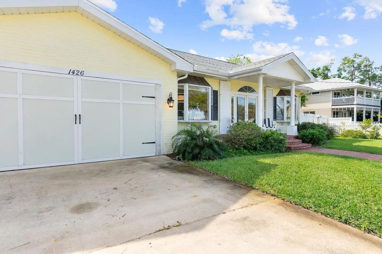 Photo 2 of 1426 Riverside Dr, Daytona Beach, FL 32117