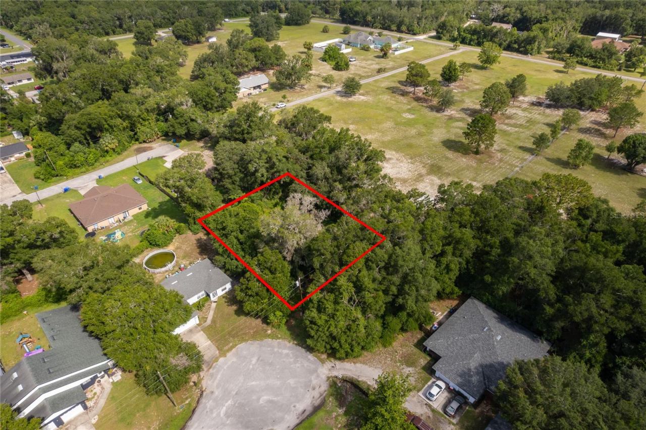 Photo 2 of 1431 S Montgomery St, Deland, FL 32720