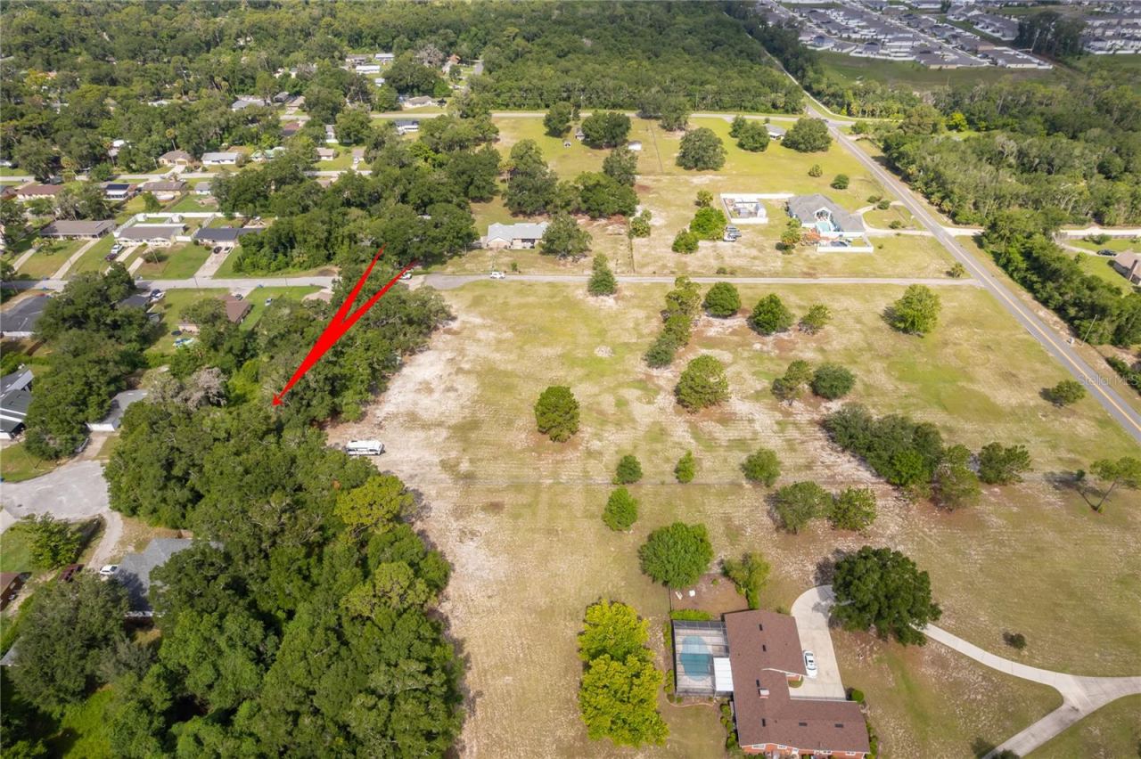 Photo 3 of 1431 S Montgomery St, Deland, FL 32720