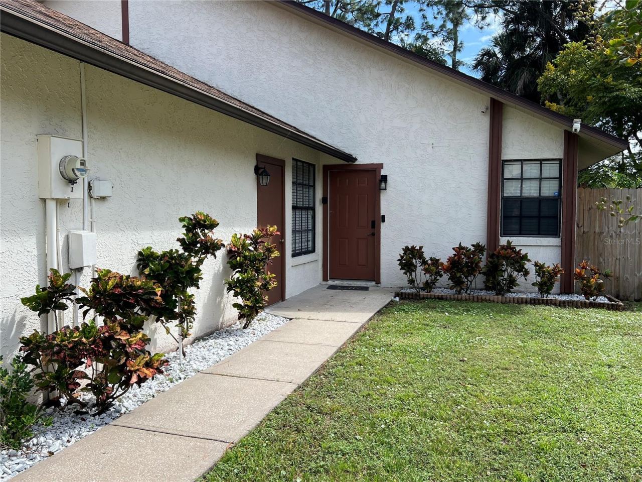Photo 2 of 962 Stonybrook Cir, Port Orange, FL 32127