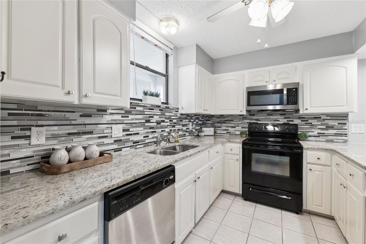 Photo 3 of 325 Wilder Blvd #a404, Daytona Beach, FL 32114